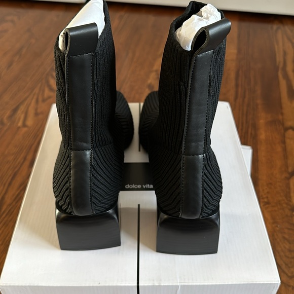 DOLCE VITA Cabe Rib-Knit Sock Booties -  excellent condition! Size 10 - Picture 10 of 12